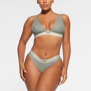 SKIMS cotton plunge bralette size M